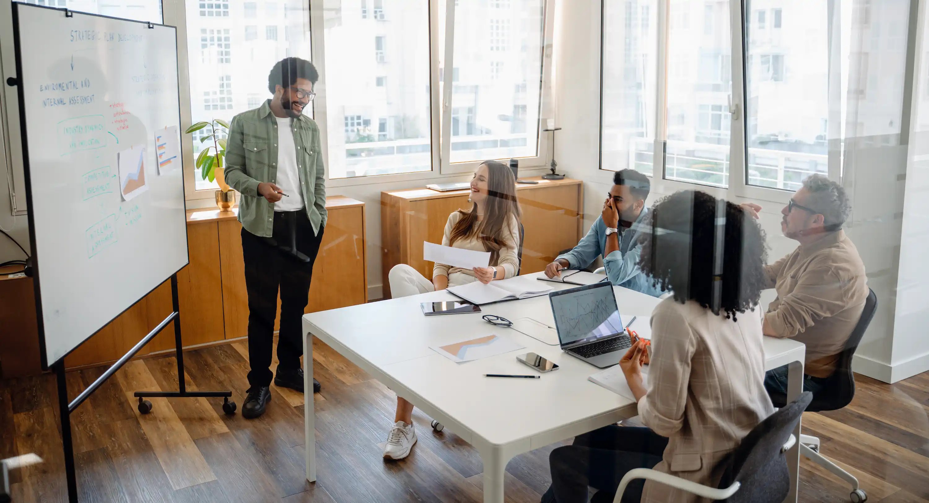 business_consultant_meeting